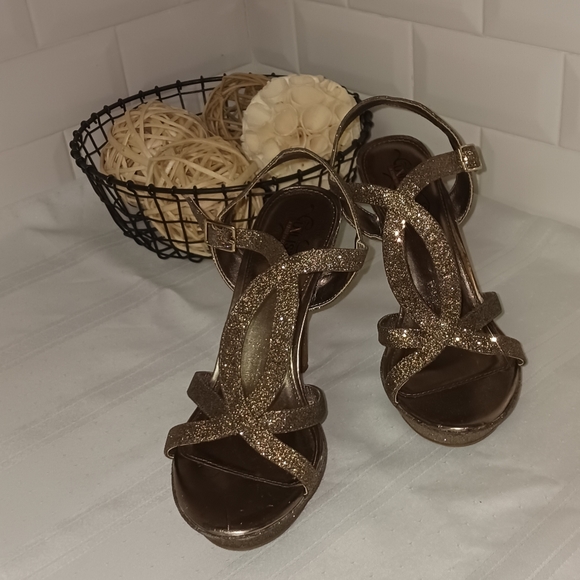 Unlisted Women's Copper Strappy Open Toed Heels Size 8.5 M - Picture 3 of 9